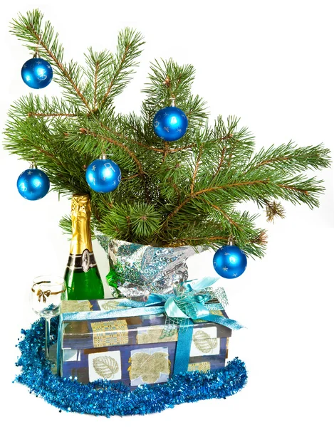 New Year's still-life - fur-tree branches, a tinsel and a gift box — Stock Photo, Image