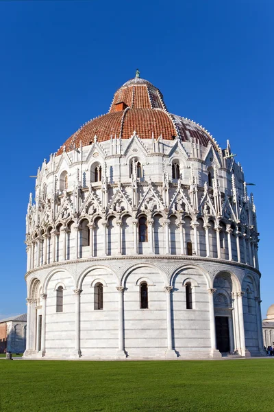 Pisa, İtalya katedral Meydanı'nda Baptistry:. — Stok fotoğraf