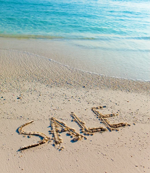 Felirat "eladása" a homok — Stock Fotó