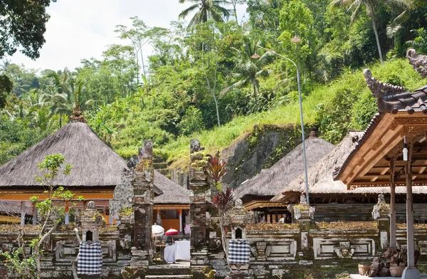 Chrám, zdobené na dovolenou. Indonésie, ostrov bali — Stock fotografie