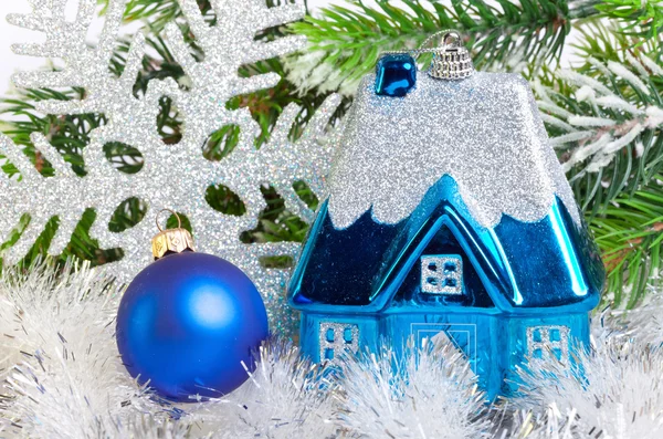 Brinquedo pequena casa - o sonho de Ano Novo da própria casa — Fotografia de Stock