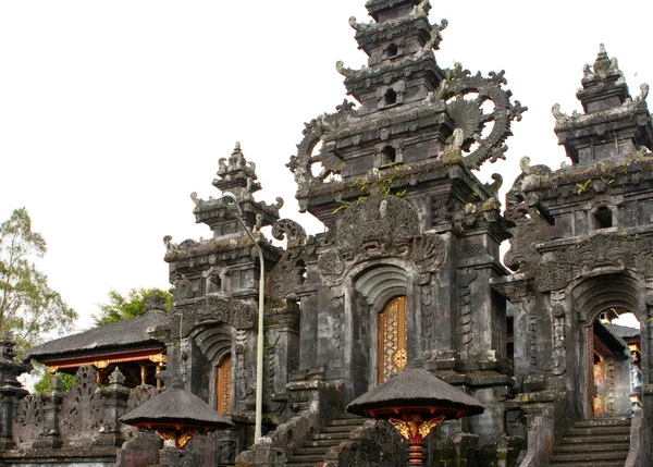寺中的入口。印度尼西亚巴厘岛 — 图库照片