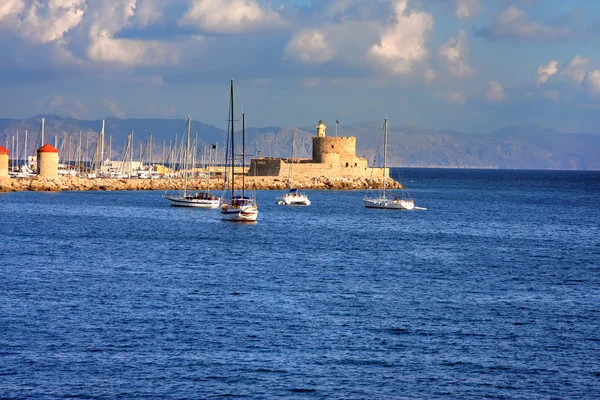 Griechenland. Hafen von Rhodos-Stadt — Stockfoto