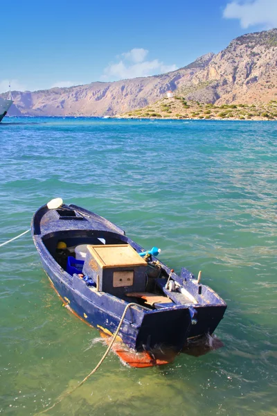 Grécia. Um barco no mar — Fotografia de Stock
