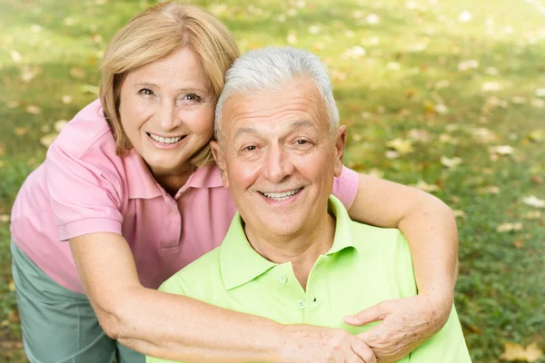 Happy mature woman embracing elderly man — Stock Photo, Image