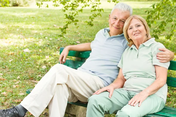 Romantic senior couple relaxed — Stockfoto