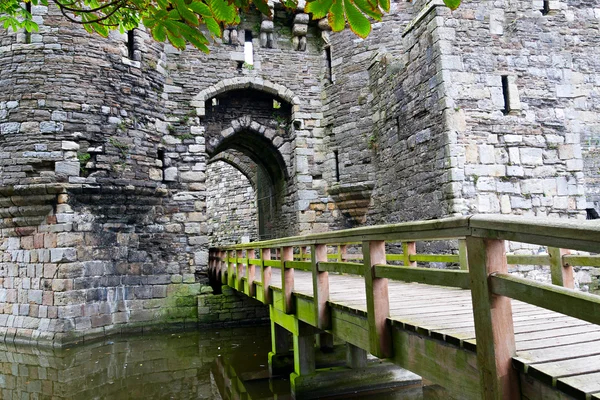 Castelo Beaumaris em Anglesey, País de Gales, Reino Unido — Fotografia de Stock