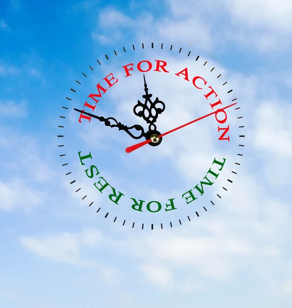 Relógio mostrando tempo para agir e tempo para descansar — Fotografia de Stock