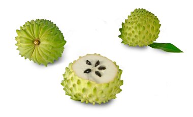 Beyaz arka plan üzerinde izole soursop bölümü