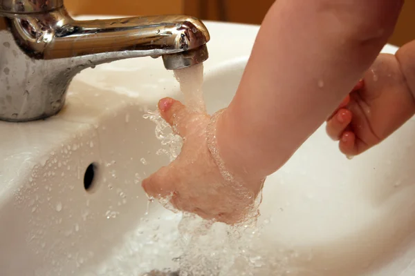 stock image Baby wash hands