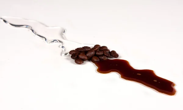 Acqua che si trasforma in caffè — Foto Stock
