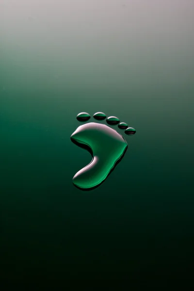 Water footprint on green surface — Stock Photo, Image