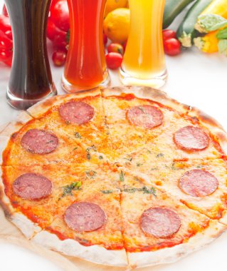 İtalyan özgün ince kabuk biberli pizza