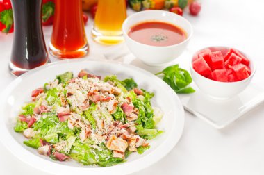 taze Sezar salatası