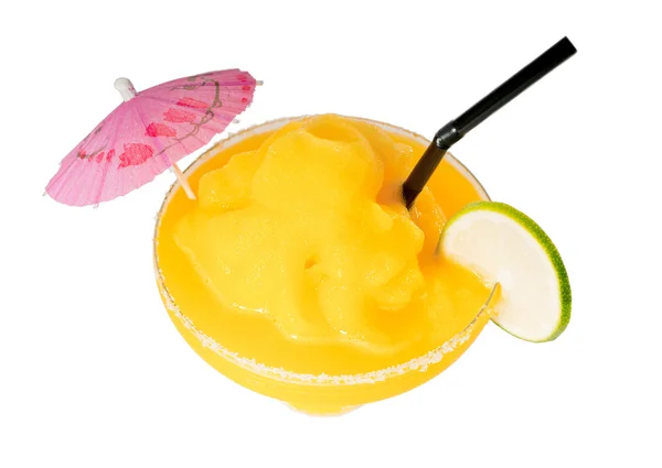 Bevroren mango margarita daiquiri geïsoleerd op wit — Stockfoto