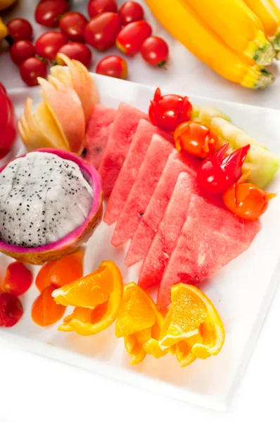 Stock image Mixed plate of fresh sliced fruits