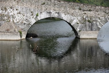 Ponte della maddalena karşısında serchio. Toskana. Şeytan Köprüsü