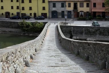 Ponte della maddalena karşısında serchio. Toskana. Şeytan Köprüsü