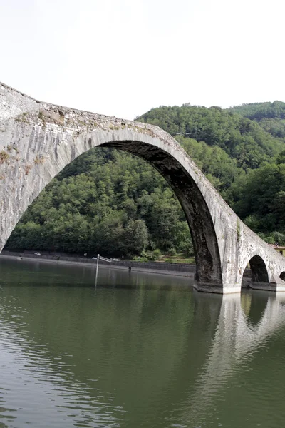 Ponte della Maddalena a través del Serchio. Toscana. Puente del Diablo —  Fotos de Stock