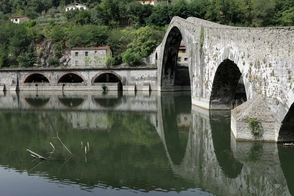 Ponte della Maddalena across the Serchio. Tuscany. Bridge of the Devil — Stock Photo, Image