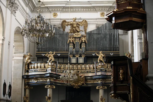 Krakov-kostel svatého Petra a svatého Pavla, krásná barokní orga — Stock fotografie