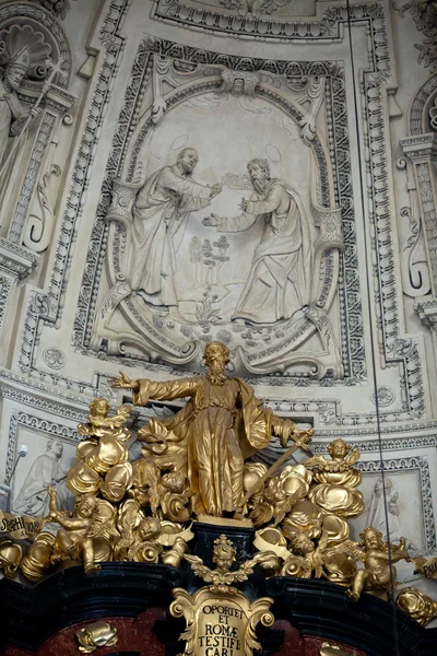 Cracow-Szent Péter és a St. Paul-templom. Barokk oltár — Stock Fotó