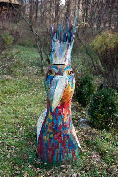 Pájaro colorido pintado a mano de madera —  Fotos de Stock