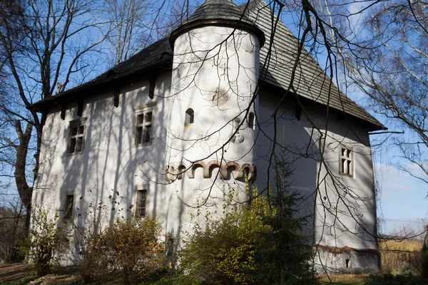 Casa señorial fortificada en Yezhov construido hacia el final del siglo XV — Foto de Stock