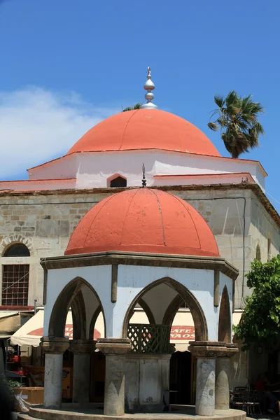 コス島市内のモスク。コス島、ドデカニサ. — ストック写真