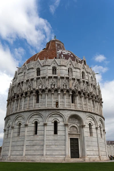 Pisa - Baptistry of St. John in the Piazza dei Miracoli — Stock Photo, Image