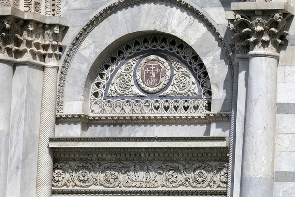 Pisa - doopkapel van St. John op het Piazza dei Miracoli — Stockfoto