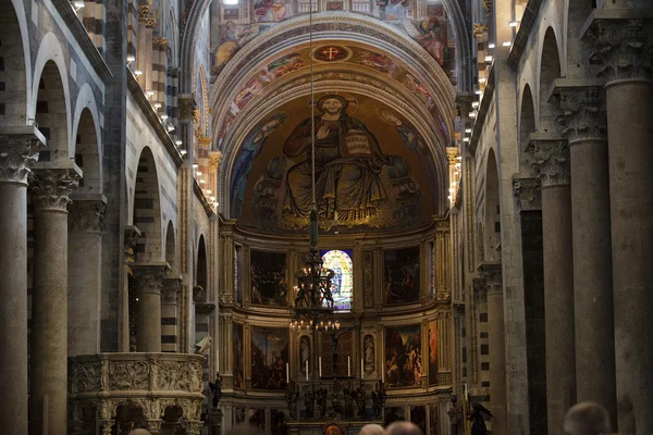 Pise - Duomo intérieur. La nef et l'autel — Photo