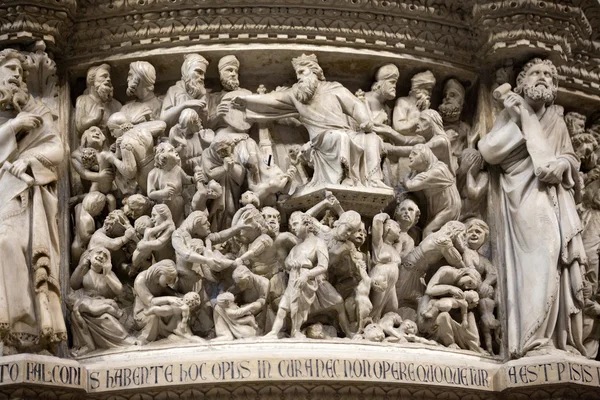 Pisa - Duomo interior. Púlpito de Giovanni Pisano —  Fotos de Stock