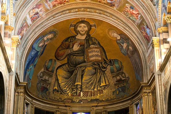 Pisa - Duomo interior. La nave y el altar —  Fotos de Stock