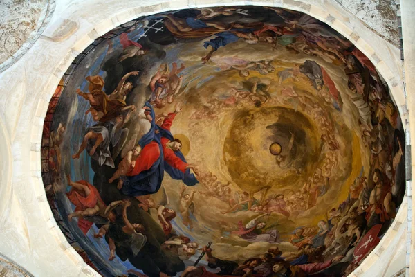 比萨-在大教堂的穹顶壁画 — 图库照片