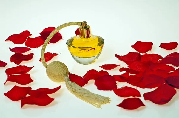 Flacon of perfume in red petals of roses — Stock Photo, Image