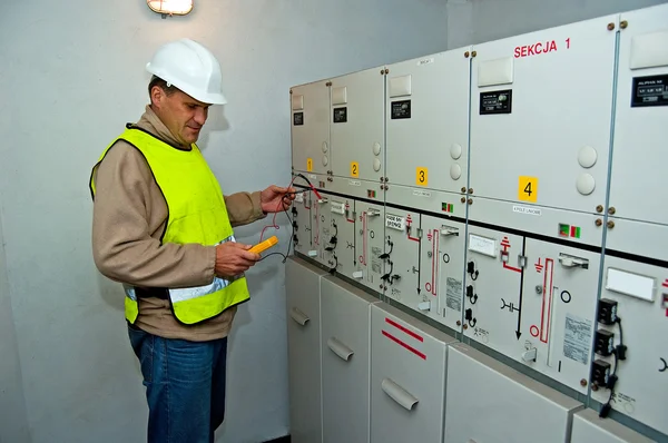 Electrician in switching power — Stock Photo, Image