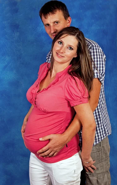 Donna incinta con partner — Foto Stock
