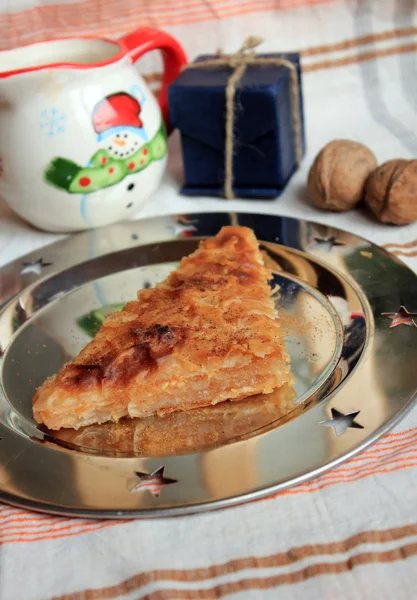 Christmas apple pie with cinnamon — Stock Photo, Image