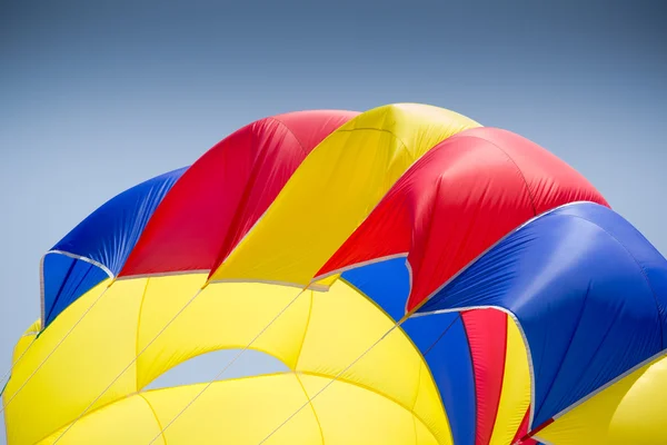 Paracaídas colorido — Foto de Stock