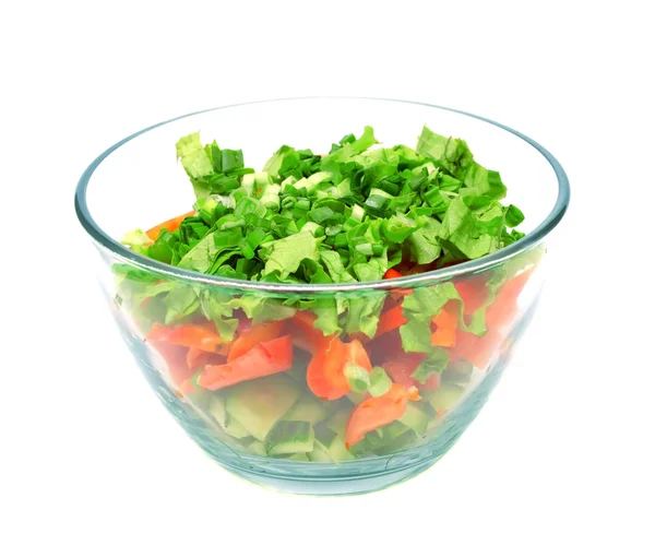 Un tazón de ensalada con lechuga fresca, pepino y tomate — Foto de Stock