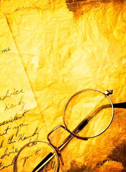 Vintage paper with old eyeglasses — Stock Photo, Image