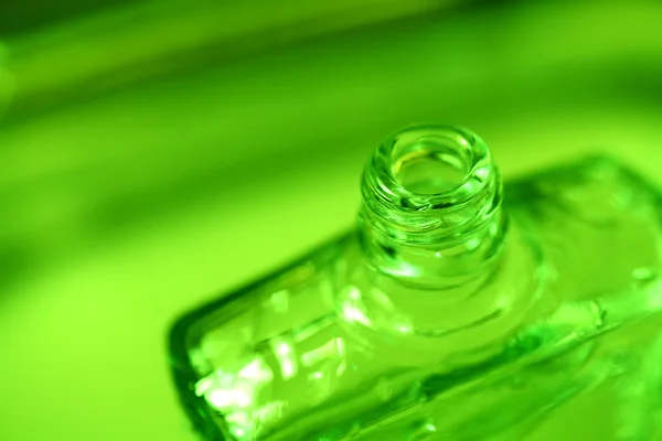 Frasco de vidro verde — Fotografia de Stock