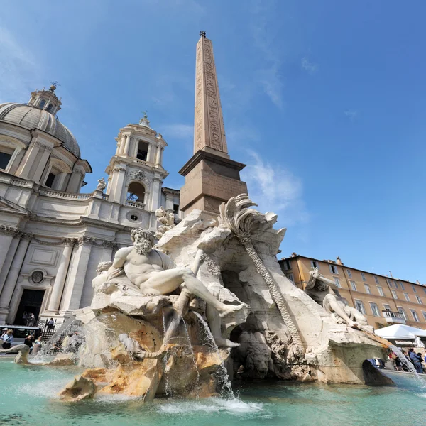 Fontein van de vier rivieren in piazza navona, rome — Stockfoto
