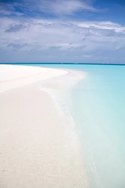 Jižní ari atol. Maledivy. pláž — Stock fotografie