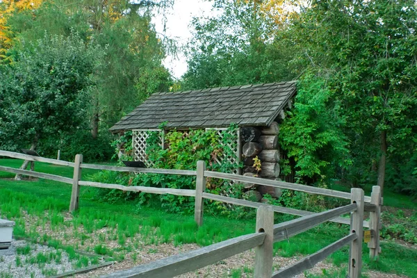 Antigua casa de madera . — Foto de Stock