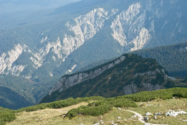 Гірський пейзаж з стежкою — стокове фото