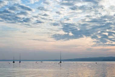 Sunset bulvarında Gölü starnberg