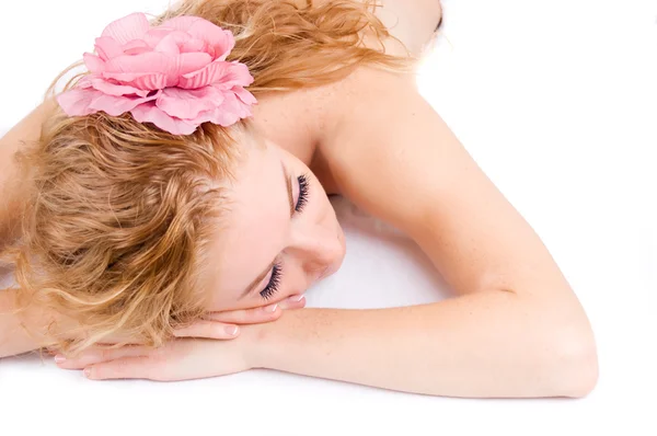 Kvinna liggande på spa-behandling — Stockfoto