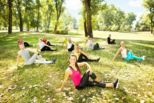 Classe de fitness, ao ar livre — Fotografia de Stock